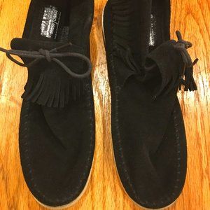 Women's 9.5 Minnetonka Black Leather Fringed Accent Pull-on Moccasins Shoes